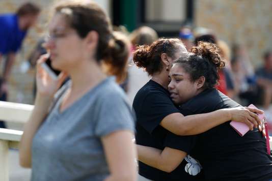 Aux Etats-Unis, une fusillade fait au moins dix morts dans un lycÃ©e