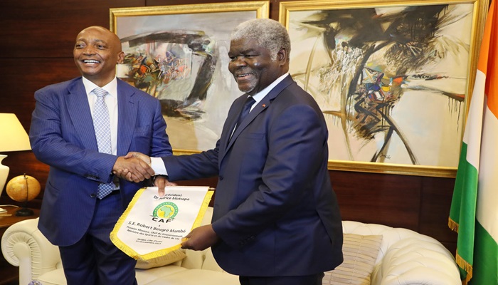 Côte d’Ivoire/ Football : Le Premier Ministre Beugré Mambé reconnaissant à la CAF pour le Awards 2023 remis au Président Alassane Ouattara
