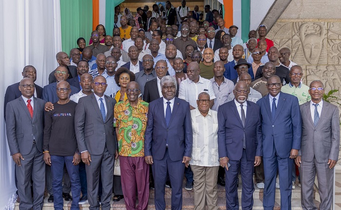 CAN 2023 : le Premier Ministre Beugré Mambé mobilise les anciennes gloires du Football